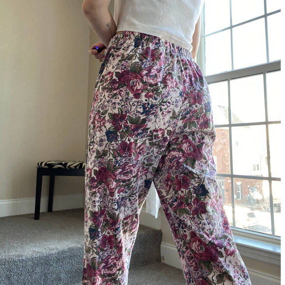 Vintage Victoria's Secret (gold label) floral cropped lounge pants, size Large - Picture 5 of 8